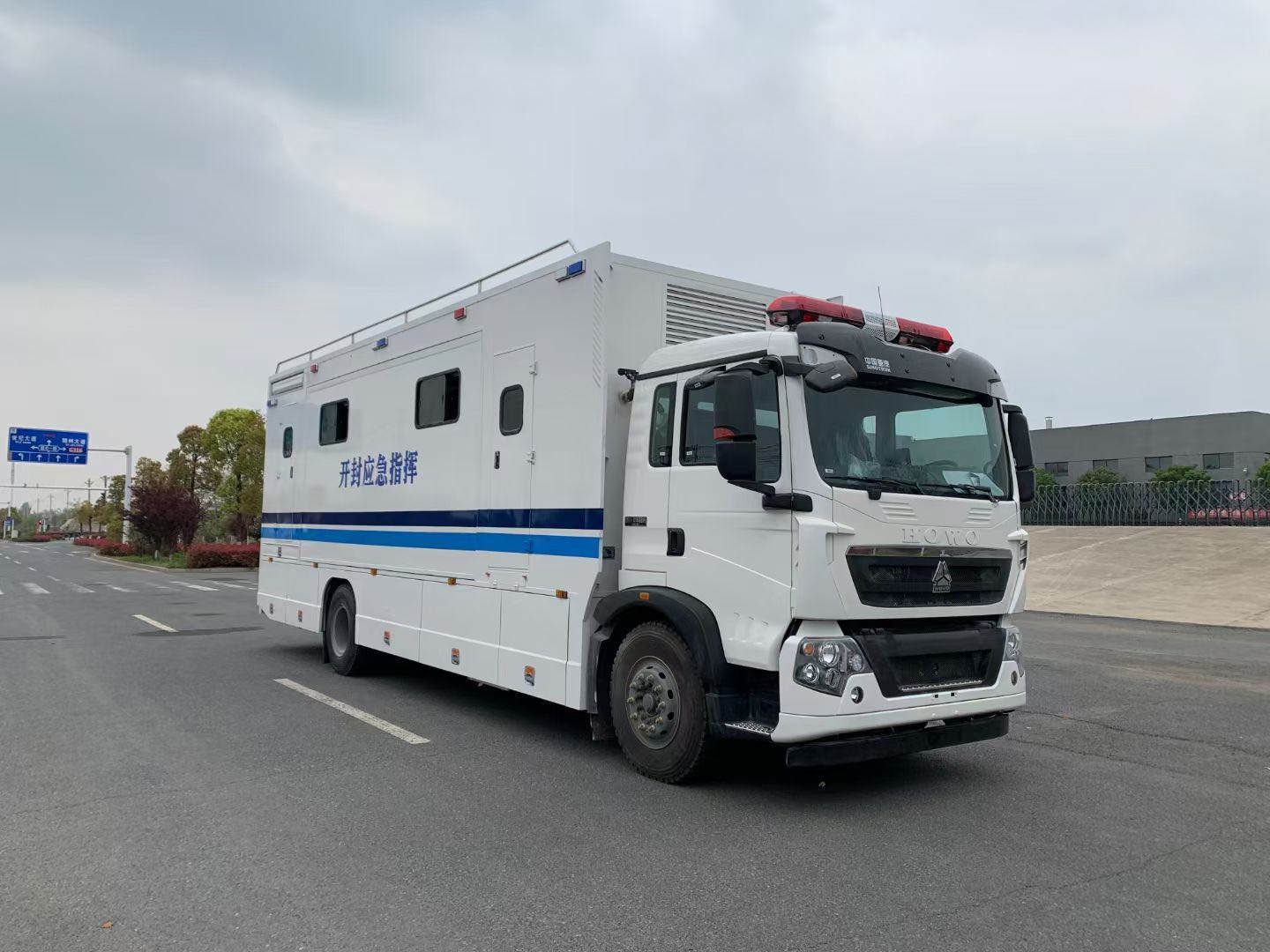 豪沃指揮車