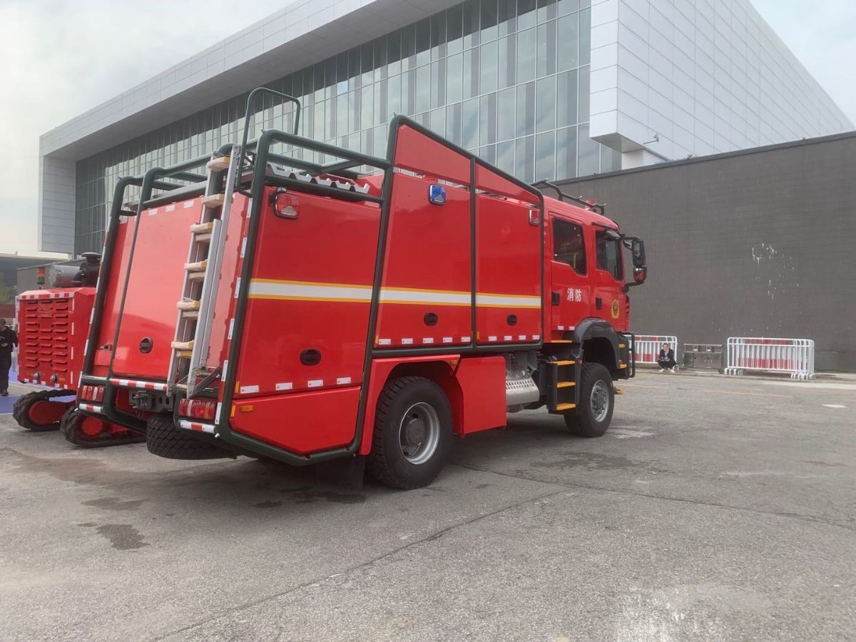 豪沃四驅森林消防車