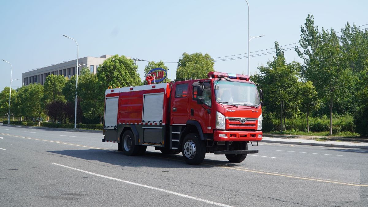 三環四驅水罐消防車