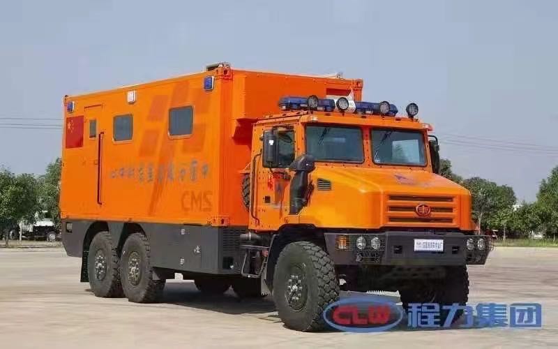 解放六驅越野救險車