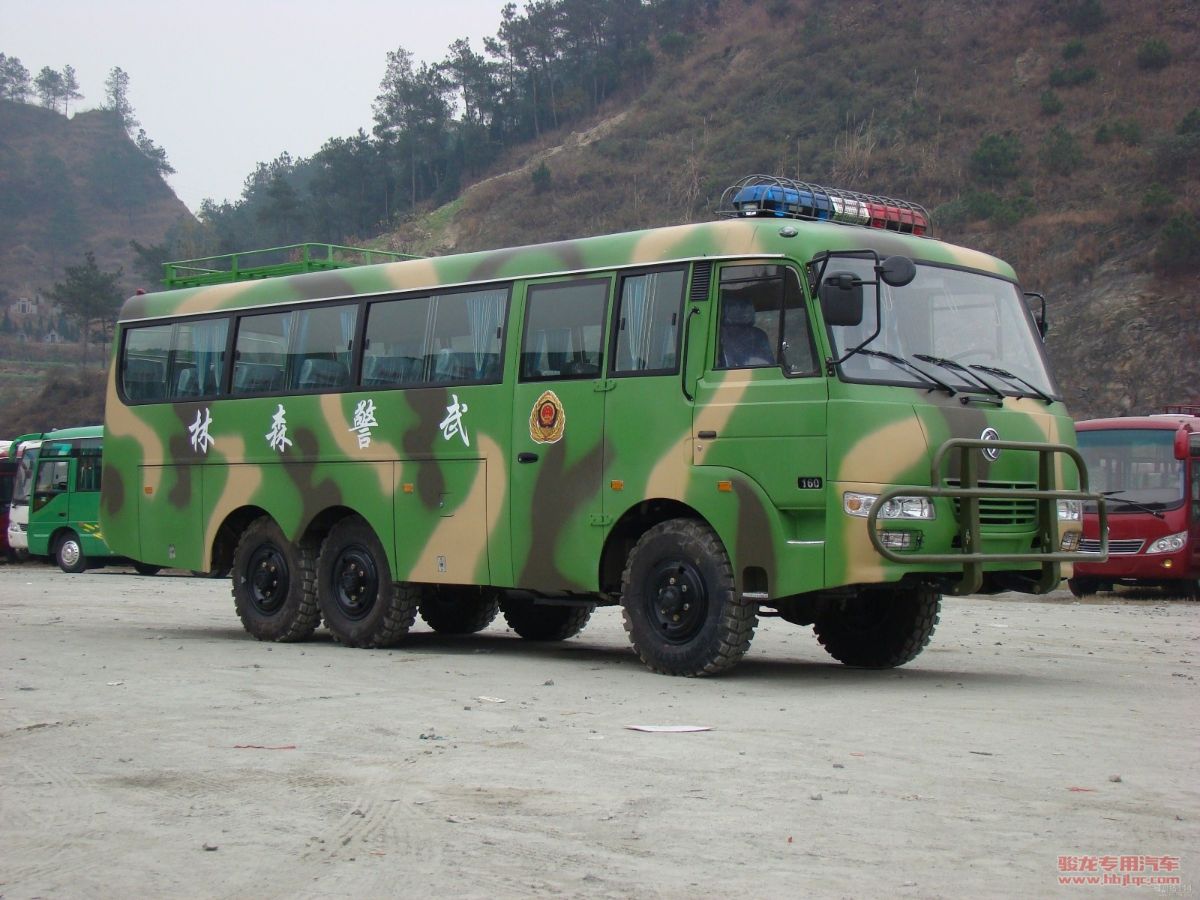 東風六驅運兵車