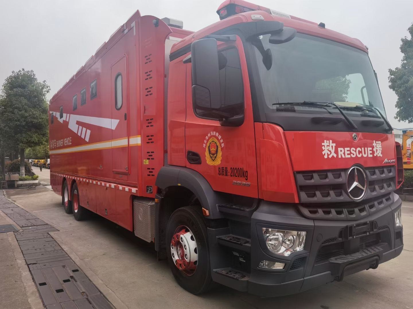 奔馳淋浴車