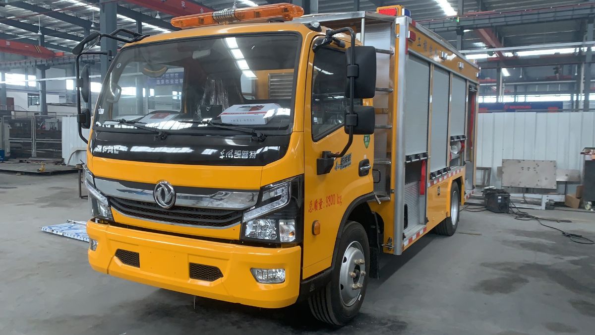 多利卡救險車