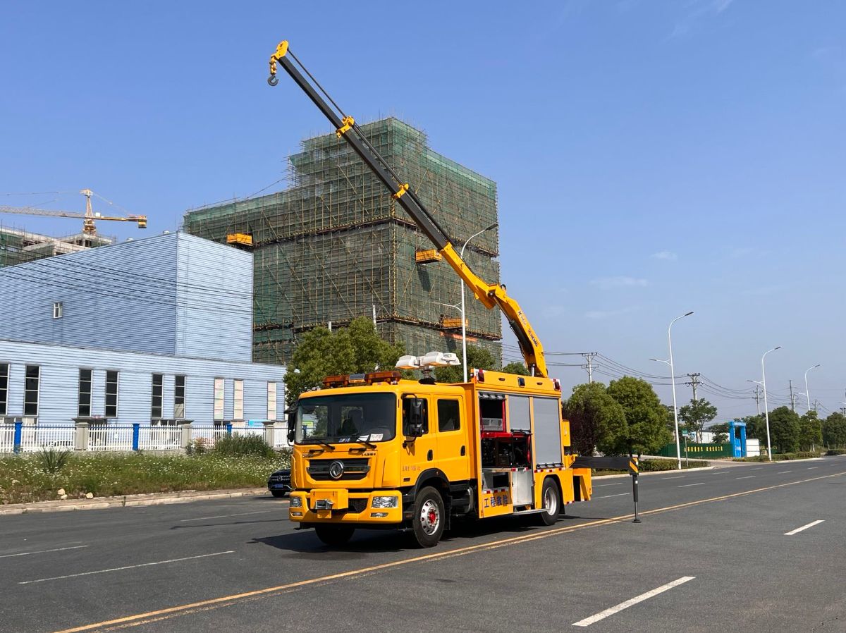 東風D9應急救援照明車